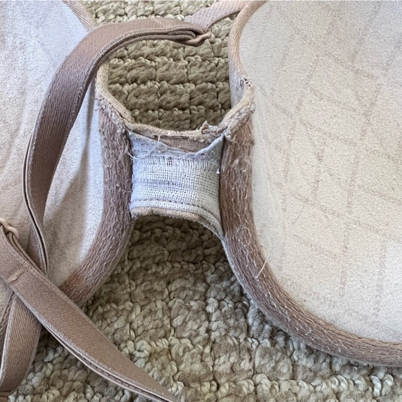 Tan bra with some push up and adjustable straps - Picture 3 of 3